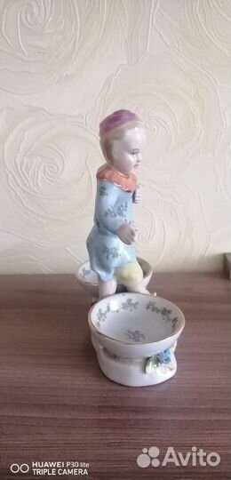 Фарфоровая статуэтка мальчик, винтаж, Германия