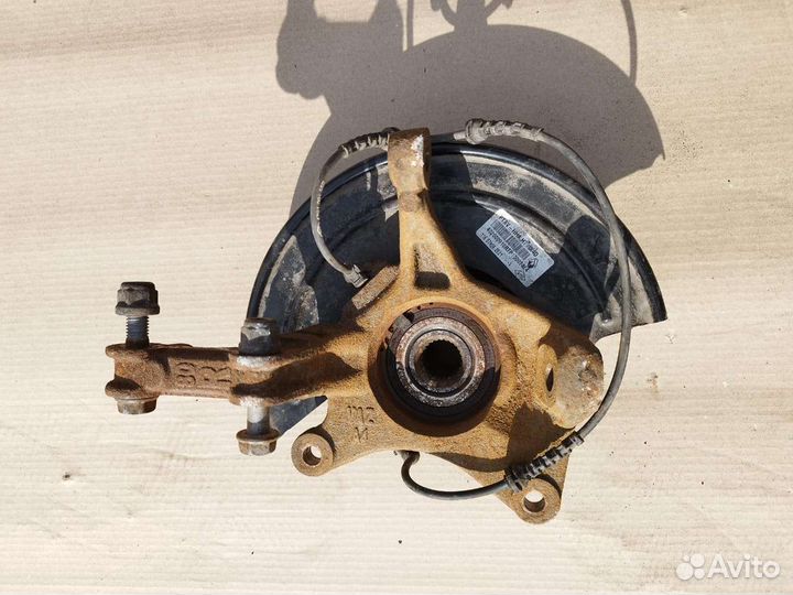 Передний правый поворотный кулак Renault Duster 2