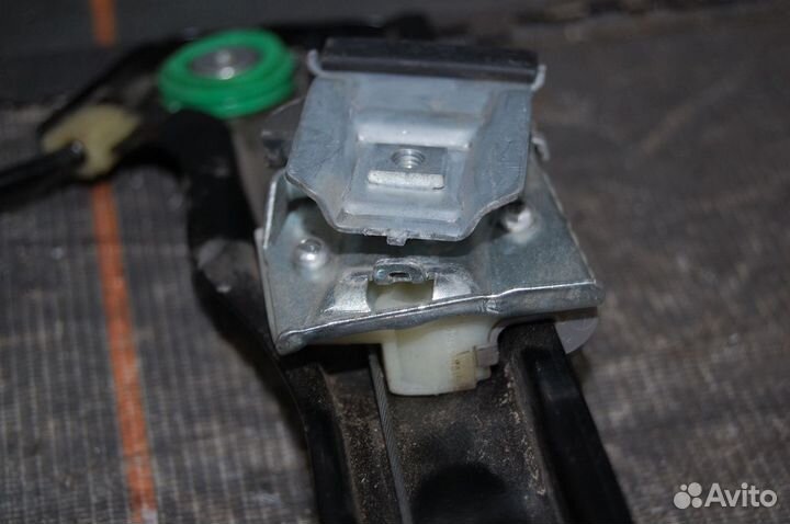 Стеклоподъёмник передний правый - Volkswagen Polo