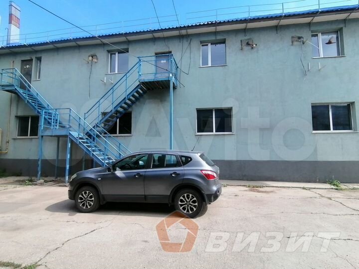 Офисное помещение с большой парковкой