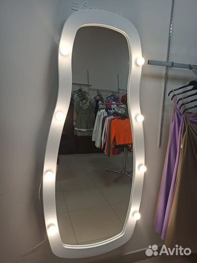 Зеркало с подсветкой в полный рост