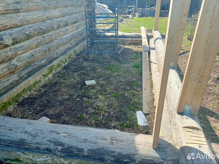 Сруб дома из бревна