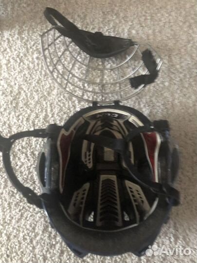 Хоккейный шлем