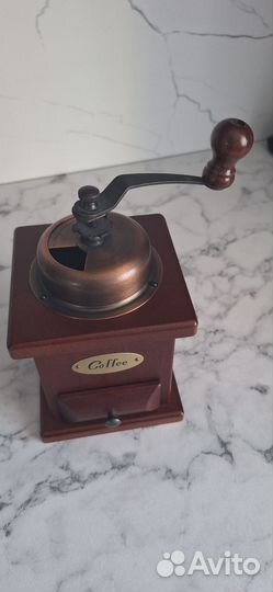 Кофемолка жерновая ручная