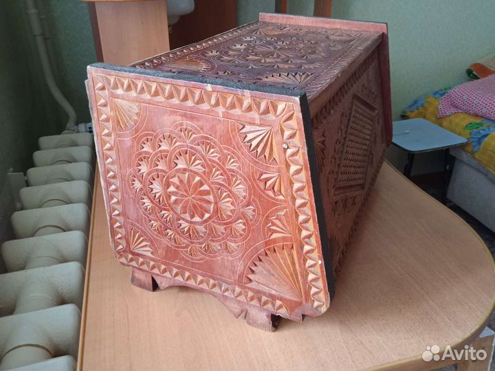 Хлебница деревянная резная