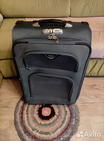 Чемодан на колесах