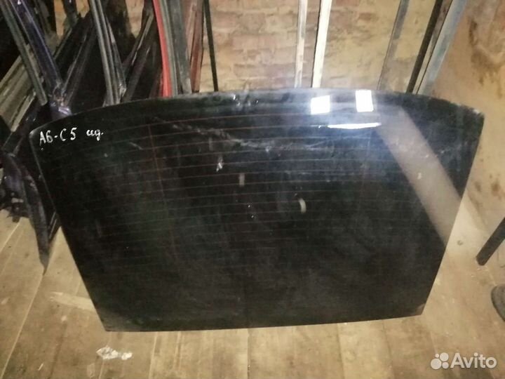 Стекло заднее Audi A6 C5 оригинал