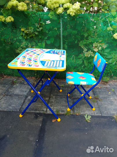 Набор детской мебели, стол и стул