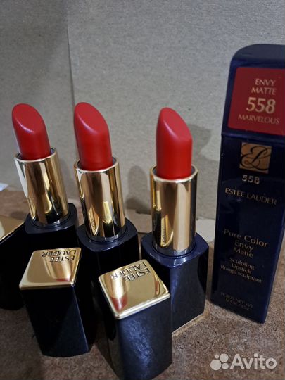 Матовая помада для губ 558. Estee Lauder