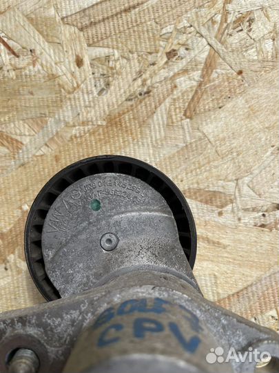 Натяжитель приводного ремня Фольксваген Гольф 7
