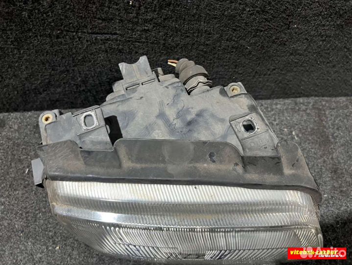 Фара передняя правая 8D0941004A Audi A4 B5 0