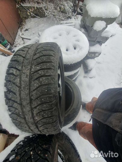 Bridgestone Blizzak LM-005 15/65 R14.5