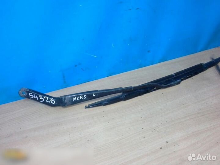 Поводок стеклоочистителя передний левый Mercedes B