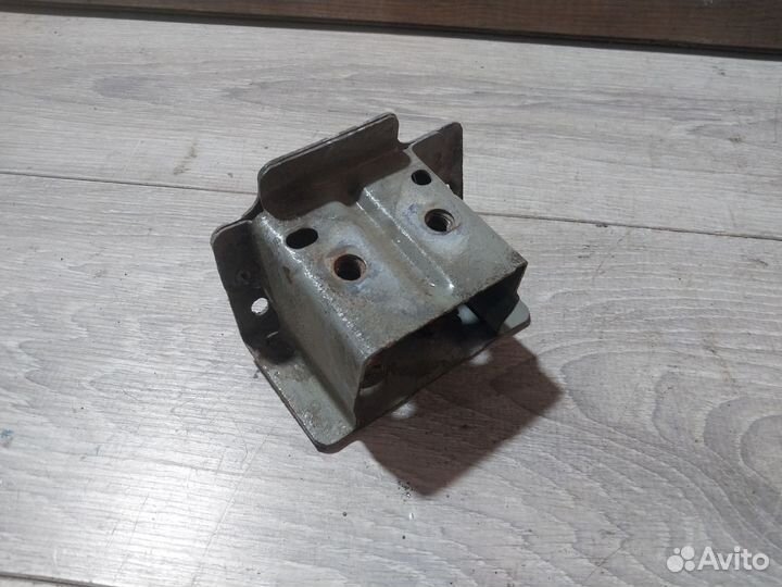 Кронштейн усилителя бампера Nissan Primera P12 R