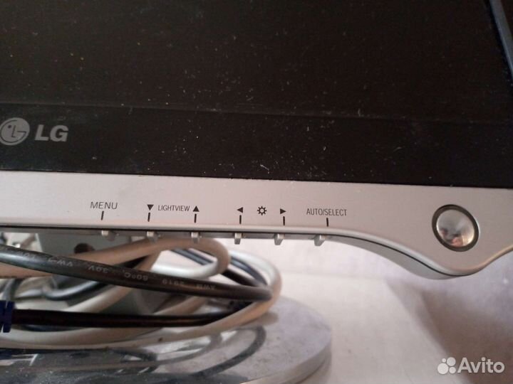 Монитор LG flatron L1720B