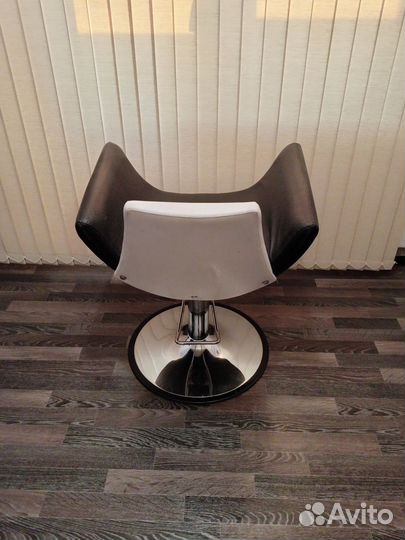 Парикмахерское кресло