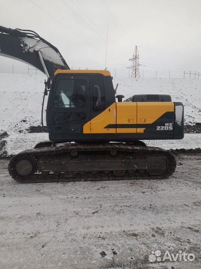 Гусеничный экскаватор Hyundai HX220S, 2023