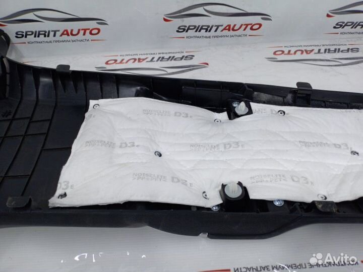 Накладка центральной стойки салона левая Genesis