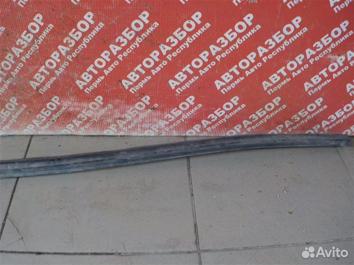 Уплотнитель капота Renault Logan L8MV K7M812 2018