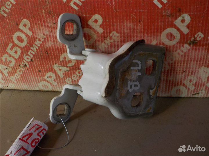 Петля двери верхняя передняя левая Renault Logan