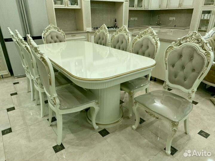 Стол обеденный