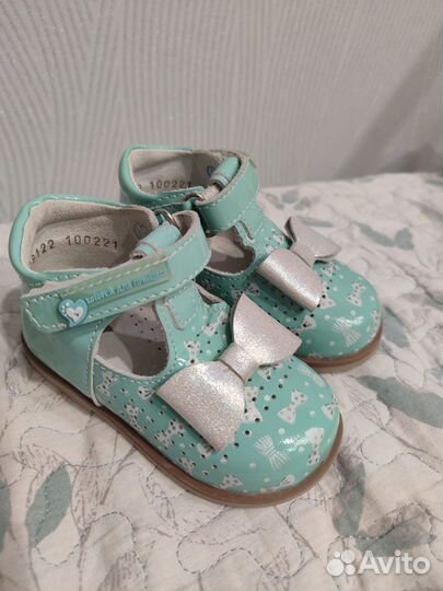 Детская обувь на девочку