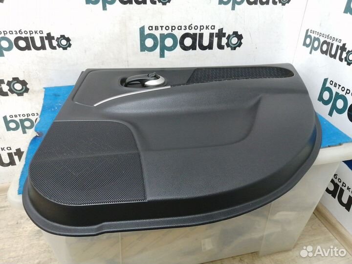 Обшивка двери задняя правая 82922-1U600 Nissan