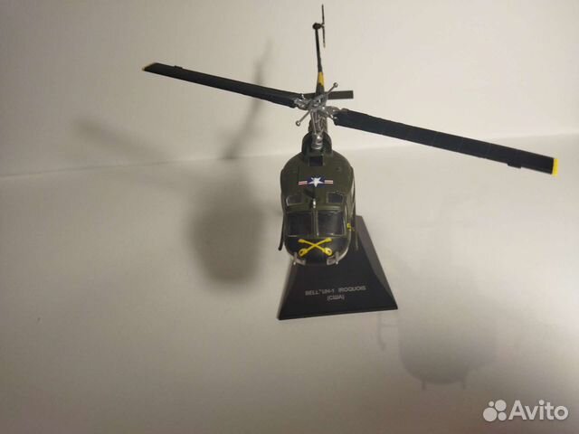 Коллекционная модель вертолёта bell uh-1 1/72