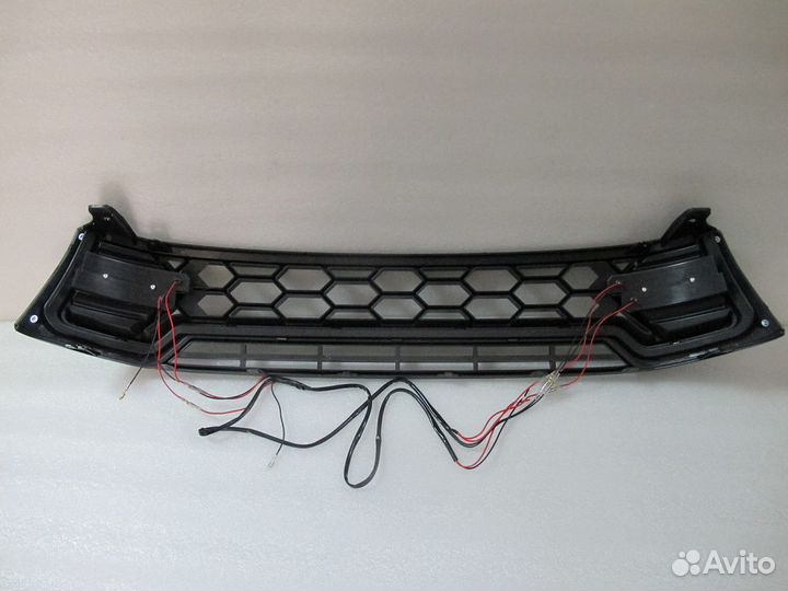 Решетка Hilux Pick Up 2015 + с ходовыми огнями