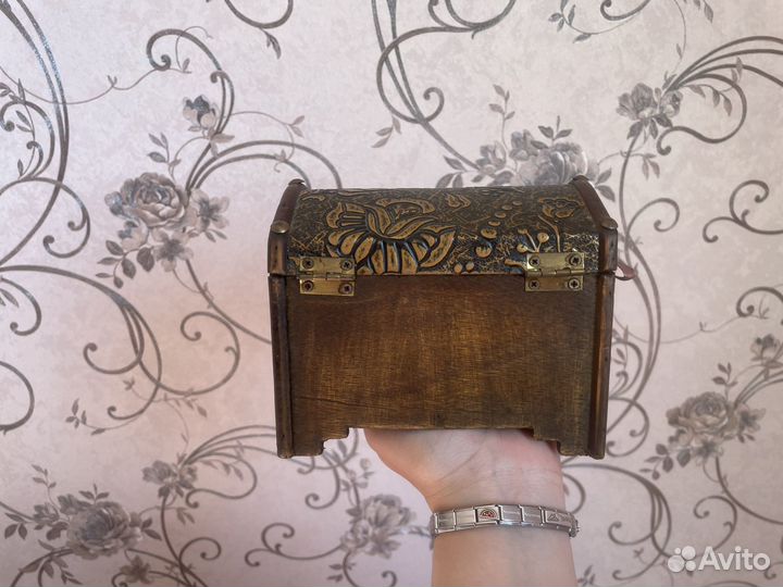 Шкатулка для украшений из дерева