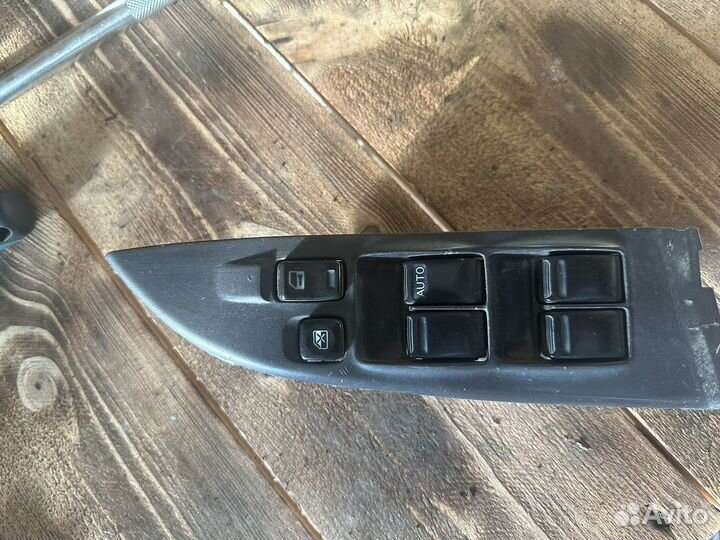 Блок управления стеклоподъемниками Nissan Wingroad