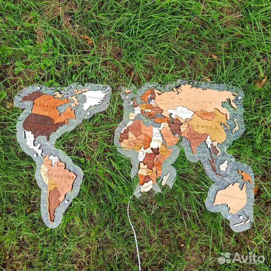 Деревянная карта мира