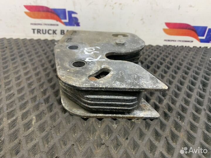 20815665 Замок кабины