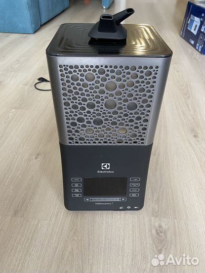 Увлажнитель воздуха Electrolux EHU3810D yogahealth