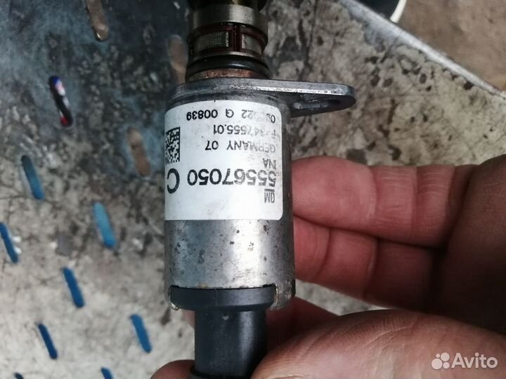 Клапан регулятора фаз Opel Astra H Zafira Meriva