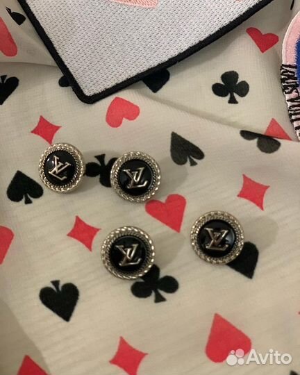 Пуговицы LV