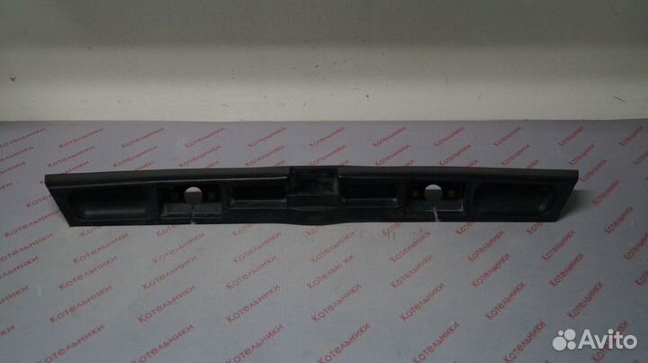 Nissan 84810-2F000 Накладка багажника