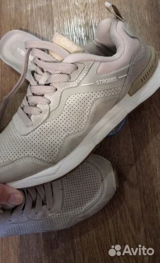 Кроссовки женские