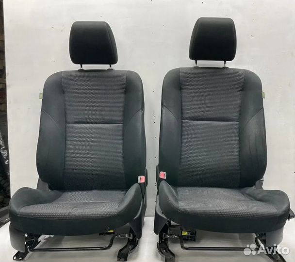 Сиденья передние правое/левое Mazda 3 BL седан