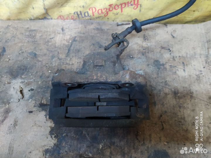 Суппорт передний правый Volkswagen Passat B3