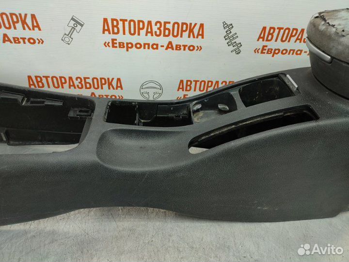 Подлокотник Nissan Primera P12 седан 1.8 Л 2006