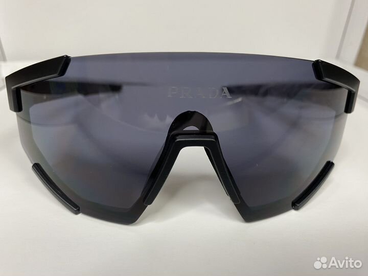 Солнцезащитные очки prada