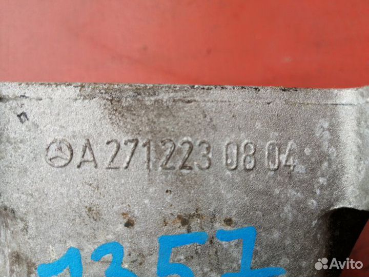 Кронштейн двигателя правый Mercedes-Benz E-Class