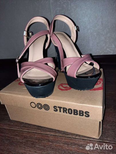 Босоножки на танкетке