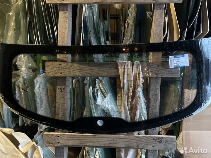 Стекло заднее Ниссан Кашкай с 06
