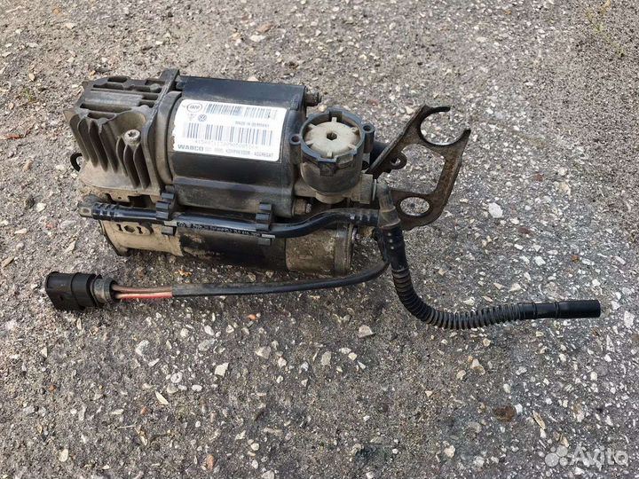 Компрессор пневмоподвески VW Toureg