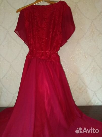 Платье красное красивое