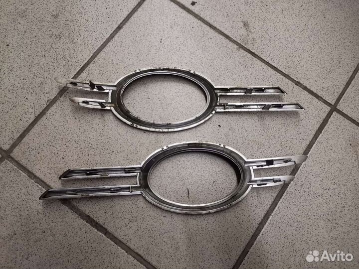 Молдинг решетки бампера Mercedes w211