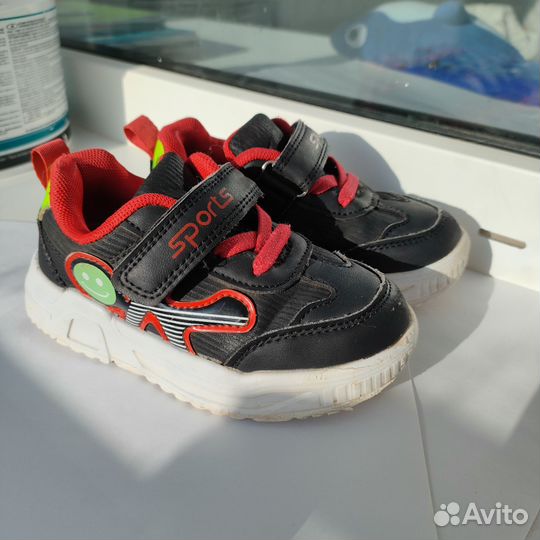 Кроссовки детские 24 размер