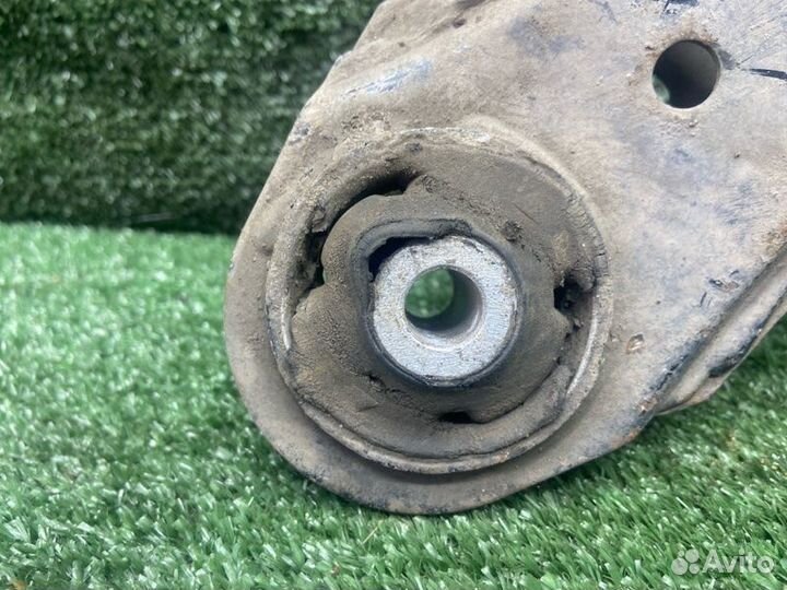 Рычаг нижний правый Skoda Octavia 1 A4